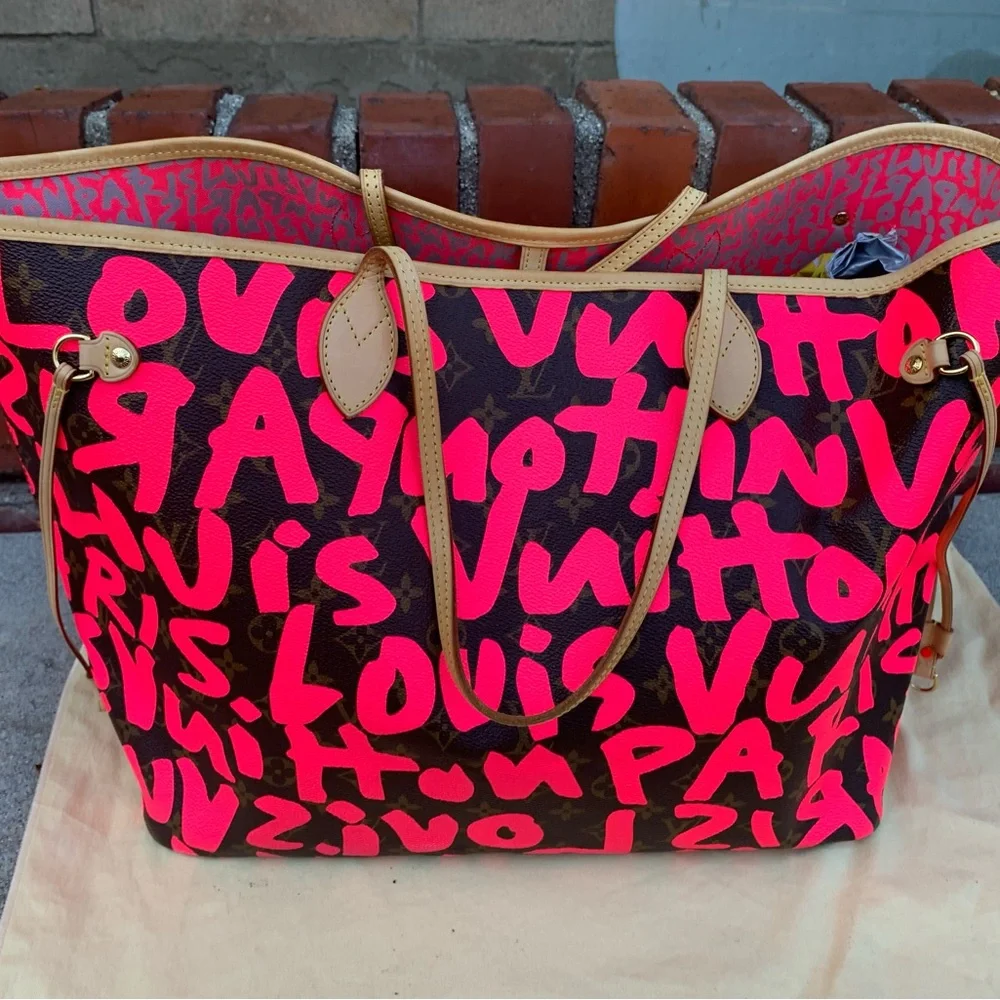 LOUIS VUITTON
Limited Edition Fuchsia Stephen Sprouse Graffiti Neverfull GM Bag - Picture 6 of 16